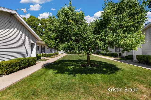 1075 Walnut Grove Drive 27, Muskegon, MI 49441