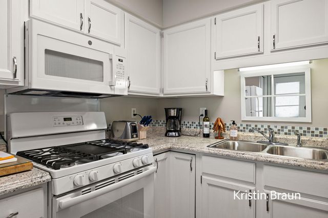 1075 Walnut Grove Drive 27, Muskegon, MI 49441