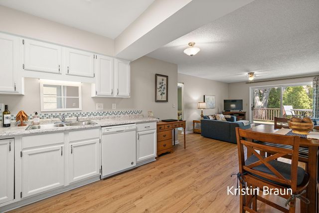 1075 Walnut Grove Drive 27, Muskegon, MI 49441
