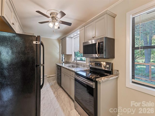 713 Brown Avenue, Waynesville, NC 28786