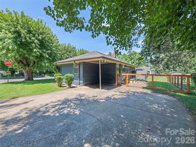713 Brown Avenue, Waynesville, NC 28786