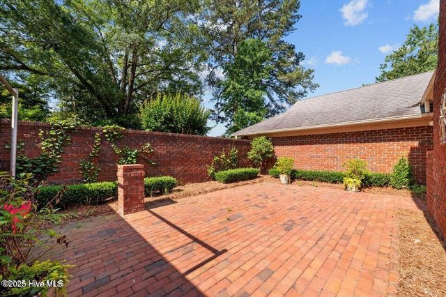 809 Greenbriar Road, Kinston, NC 28501