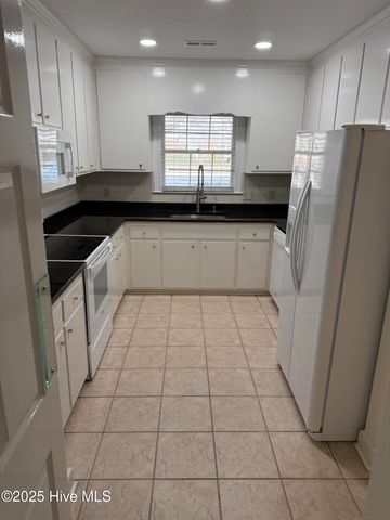 809 Greenbriar Road, Kinston, NC 28501