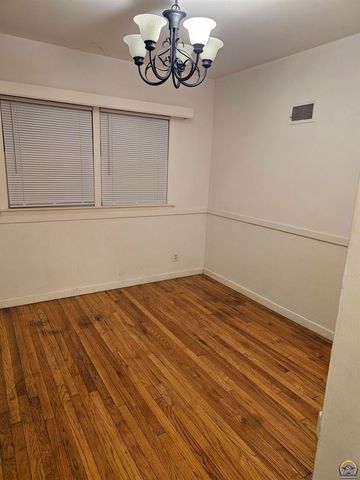 2323 SW Huntoon ST, Topeka, KS 66604