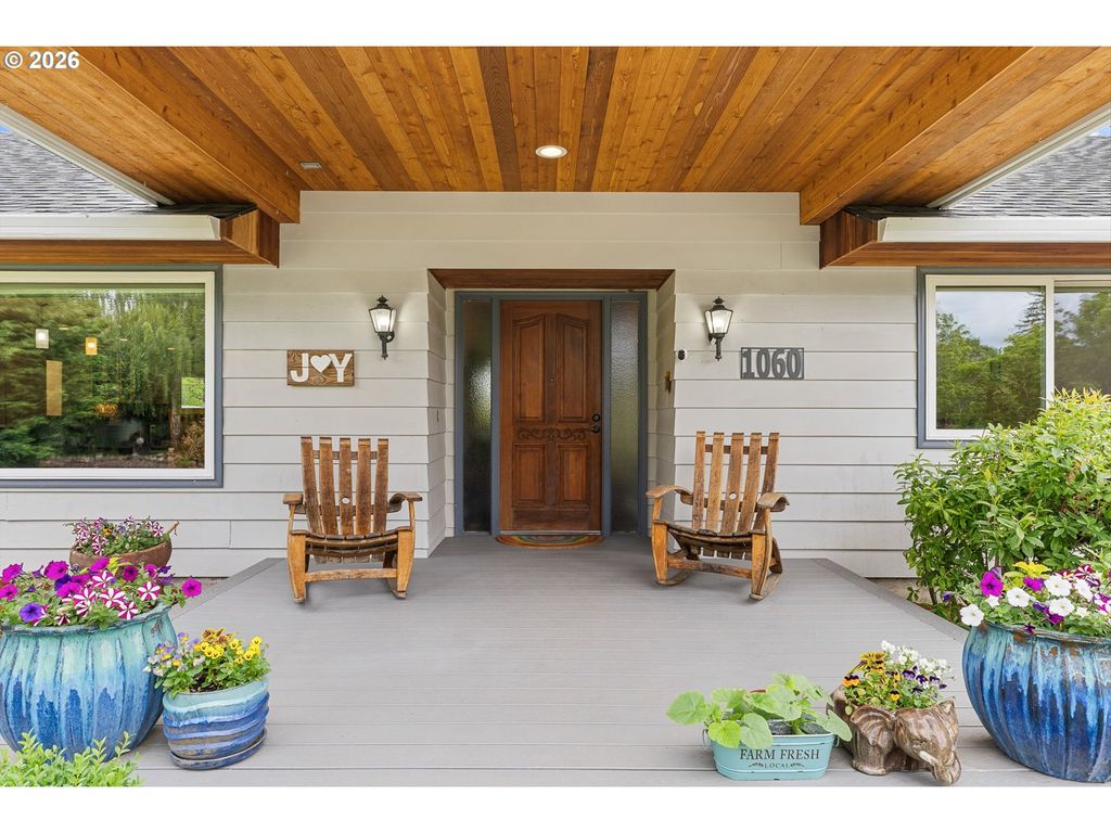 Image 1 of property listing at 1060 S PARK St, Carlton, OR 97111