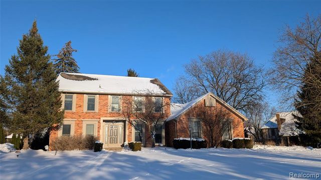 4912 Oak River Drive, Troy, MI 48098