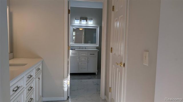 4912 Oak River Drive, Troy, MI 48098