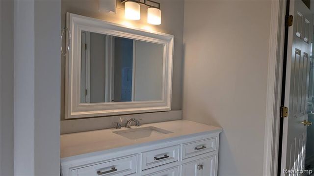 4912 Oak River Drive, Troy, MI 48098