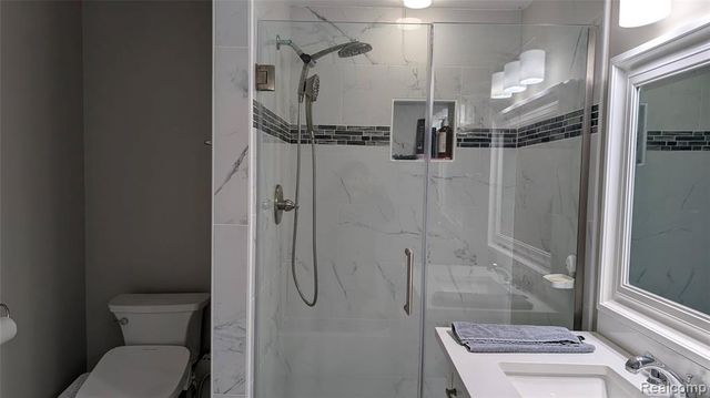 4912 Oak River Drive, Troy, MI 48098