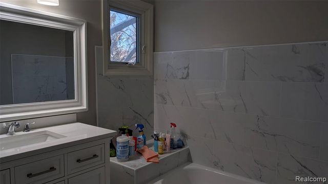 4912 Oak River Drive, Troy, MI 48098