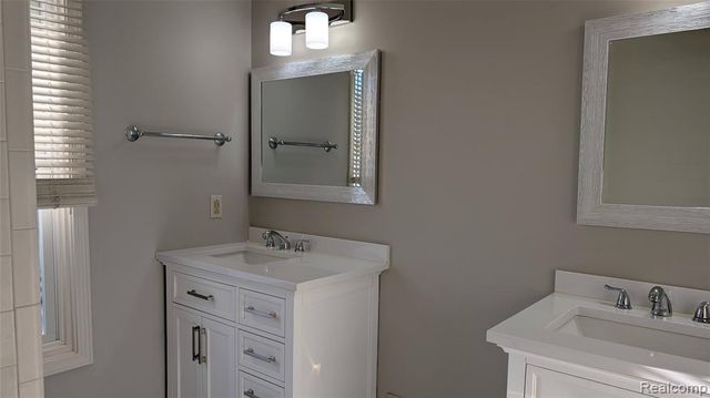 4912 Oak River Drive, Troy, MI 48098