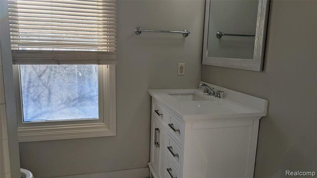 4912 Oak River Drive, Troy, MI 48098