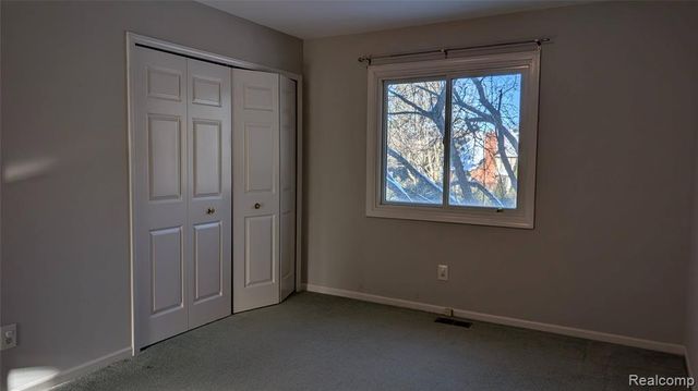 4912 Oak River Drive, Troy, MI 48098