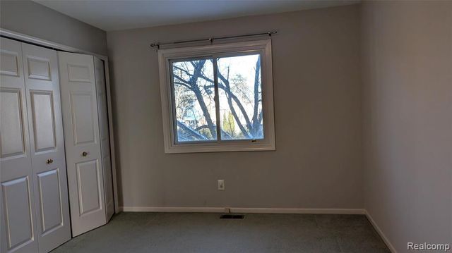 4912 Oak River Drive, Troy, MI 48098