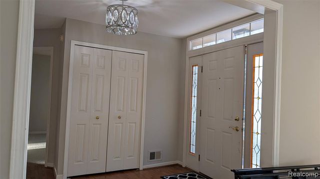 4912 Oak River Drive, Troy, MI 48098