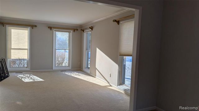 4912 Oak River Drive, Troy, MI 48098