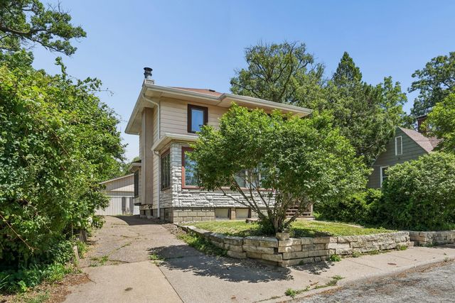 1571 34th Avenue, Moline, IL 61265