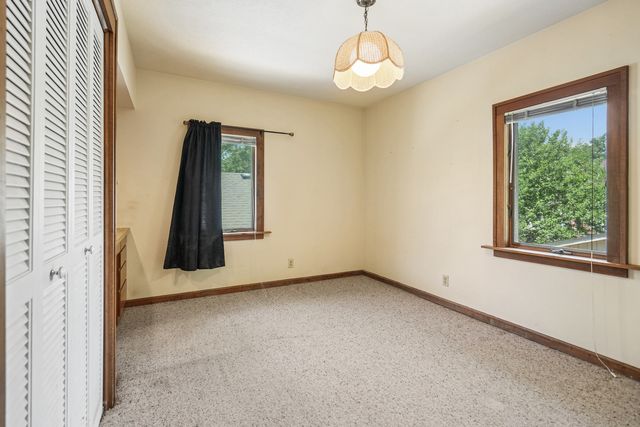 1571 34th Avenue, Moline, IL 61265