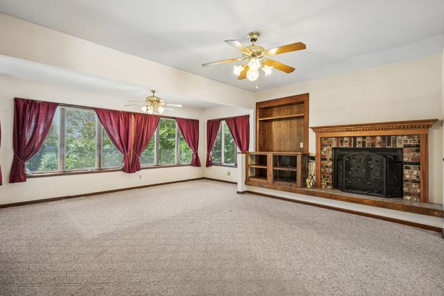 1571 34th Avenue, Moline, IL 61265