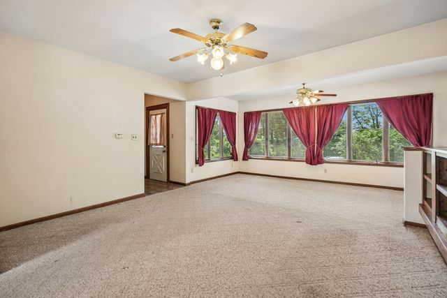 1571 34th Avenue, Moline, IL 61265