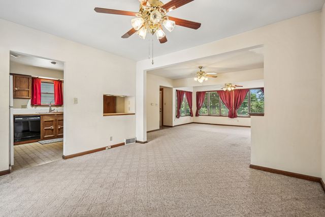 1571 34th Avenue, Moline, IL 61265