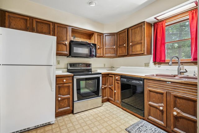 1571 34th Avenue, Moline, IL 61265
