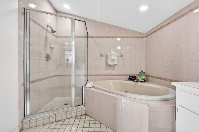 11722 CURRIE LANE F2, Largo, FL 33774