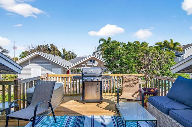 11722 CURRIE LANE F2, Largo, FL 33774