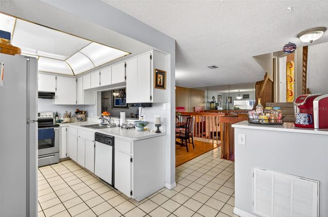 11722 CURRIE LANE F2, Largo, FL 33774