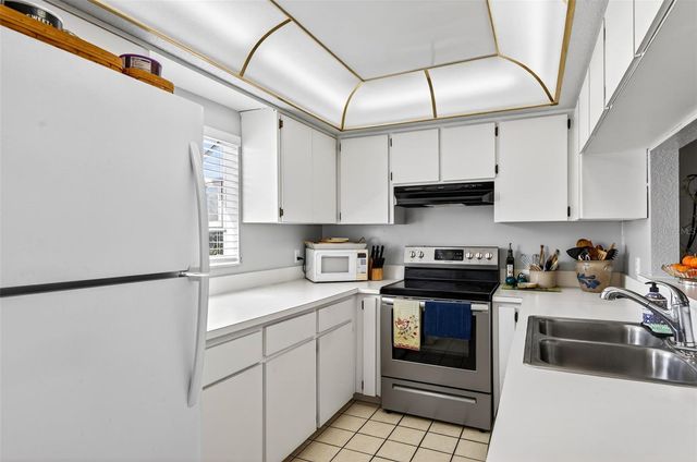 11722 CURRIE LANE F2, Largo, FL 33774