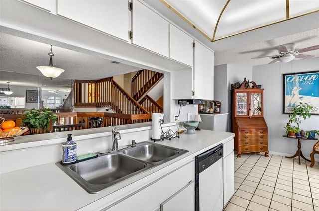 11722 CURRIE LANE F2, Largo, FL 33774