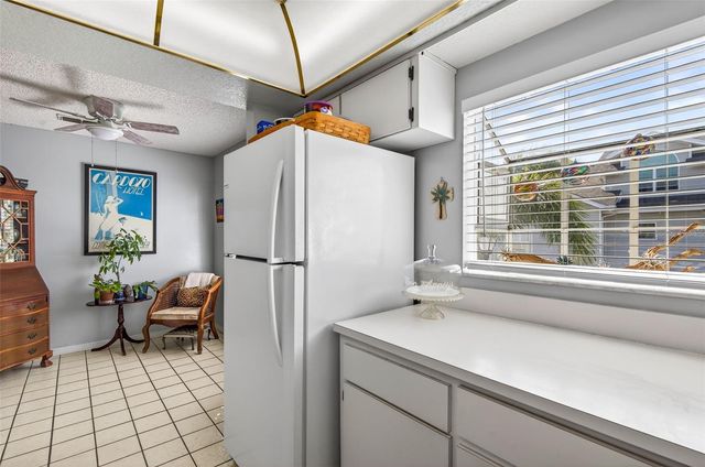 11722 CURRIE LANE F2, Largo, FL 33774