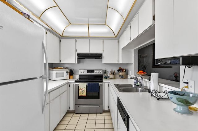 11722 CURRIE LANE F2, Largo, FL 33774