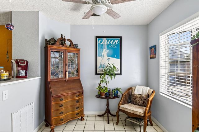 11722 CURRIE LANE F2, Largo, FL 33774