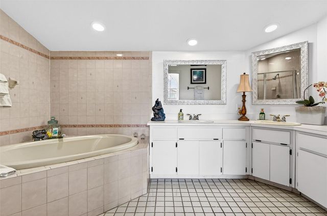 11722 CURRIE LANE F2, Largo, FL 33774