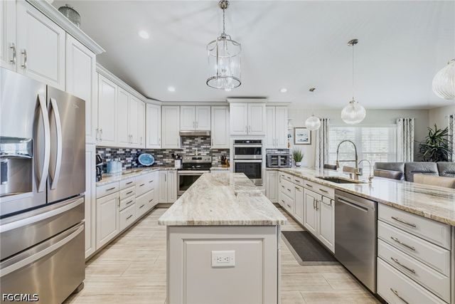 1203 N Brandywine CIR, Fort Myers, FL 33919