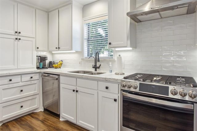 1819 Laurel Oaks Drive, Richmond, TX 77469