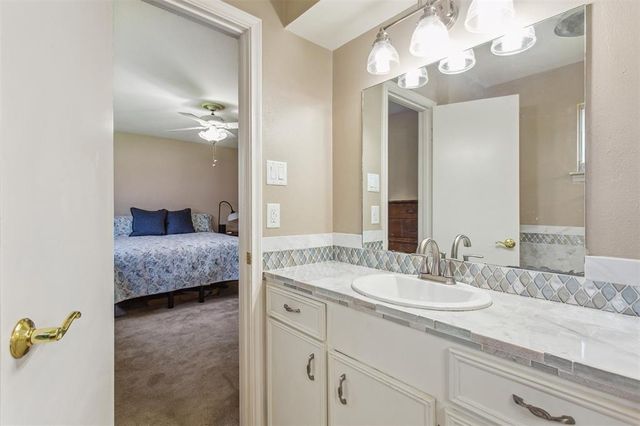 1819 Laurel Oaks Drive, Richmond, TX 77469