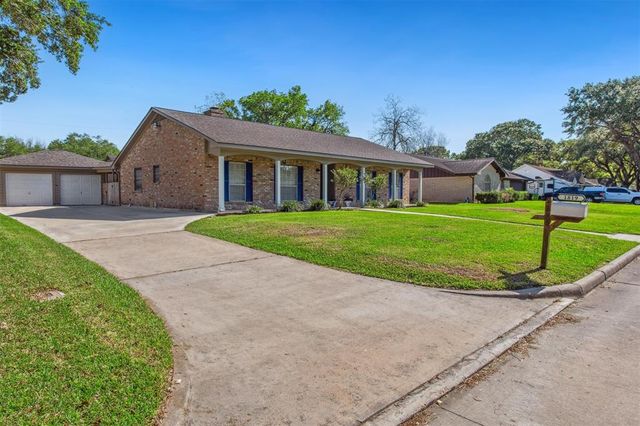 1819 Laurel Oaks Drive, Richmond, TX 77469