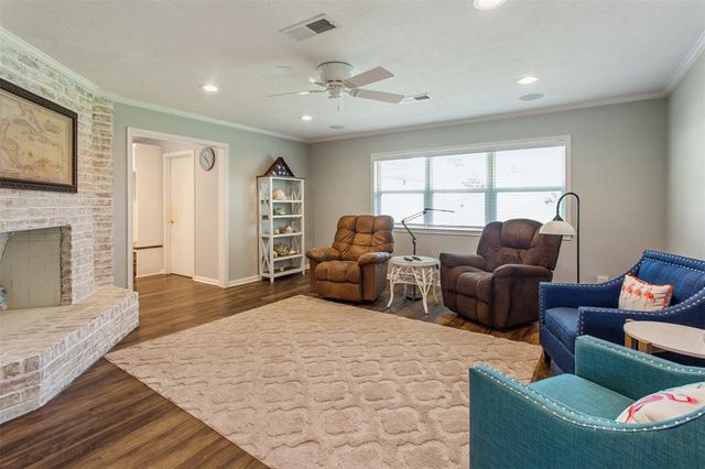 1819 Laurel Oaks Drive, Richmond, TX 77469