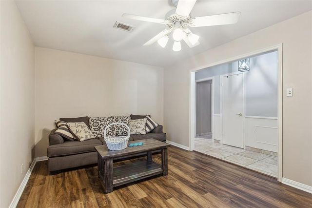 1819 Laurel Oaks Drive, Richmond, TX 77469