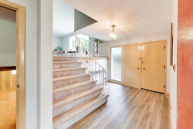 803 E Valley Lane, Arlington Heights, IL 60004