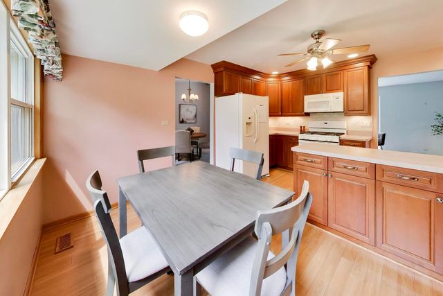 803 E Valley Lane, Arlington Heights, IL 60004