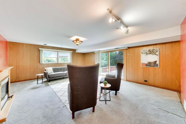 803 E Valley Lane, Arlington Heights, IL 60004