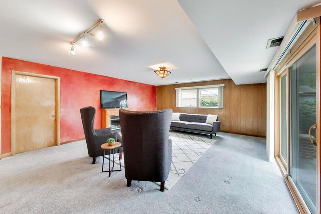 803 E Valley Lane, Arlington Heights, IL 60004