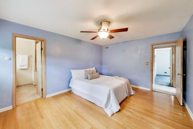 803 E Valley Lane, Arlington Heights, IL 60004