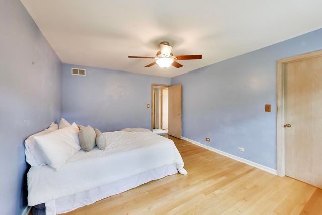 803 E Valley Lane, Arlington Heights, IL 60004