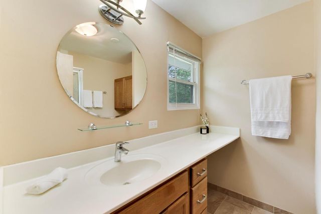 803 E Valley Lane, Arlington Heights, IL 60004