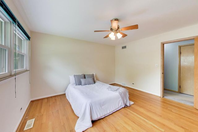803 E Valley Lane, Arlington Heights, IL 60004