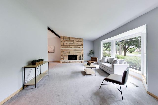 803 E Valley Lane, Arlington Heights, IL 60004